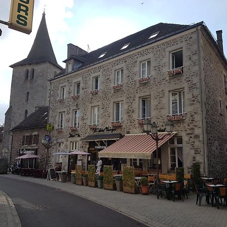 Hotel Le Saint Georges Riom-es-Montagnes ภายนอก รูปภาพ