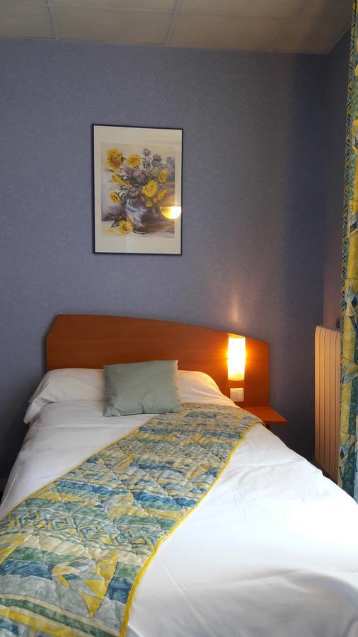 Hotel Le Saint Georges Riom-es-Montagnes ภายนอก รูปภาพ