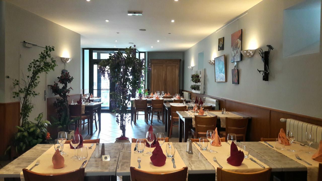 Hotel Le Saint Georges Riom-es-Montagnes ภายนอก รูปภาพ